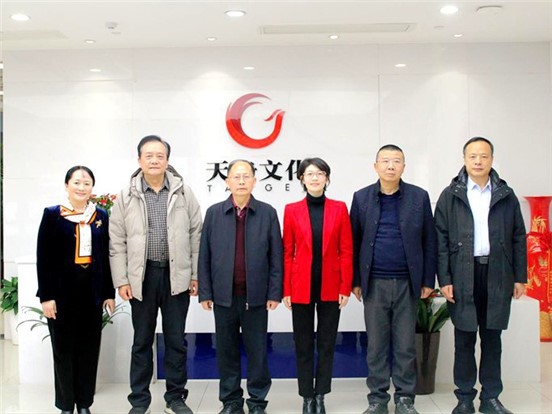 省委宣传部原副部长、省娱乐创意产业协会会长杨金鸢一行调研壹号娱乐